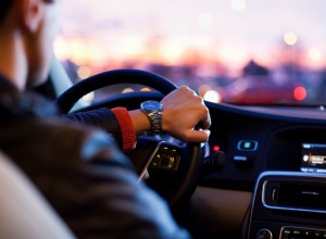 Piani di manutenzione auto prepagati:spiegazione di pro, contro e risparmio sui costi 