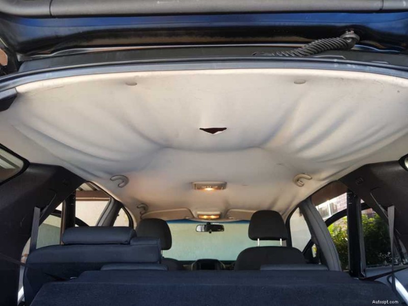 Segnali chiave che il rivestimento del tetto della tua auto di Sydney necessita di una riparazione professionale 