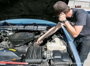 Come rilevare e riparare le perdite di vuoto dell auto in modo sicuro:una guida passo passo 