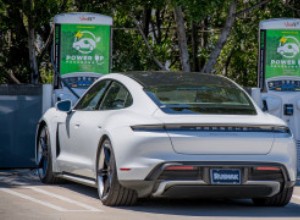 La California supera le stazioni di servizio con quasi il 50% in più di caricabatterie pubblici per veicoli elettrici 