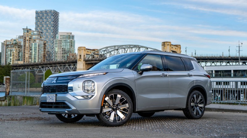 Recensione Mitsubishi Outlander 2026:SUV a tre file lussuoso e pratico per famiglie urbane 