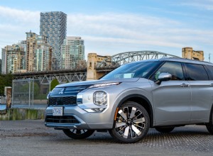 Recensione Mitsubishi Outlander 2026:SUV a tre file lussuoso e pratico per famiglie urbane 