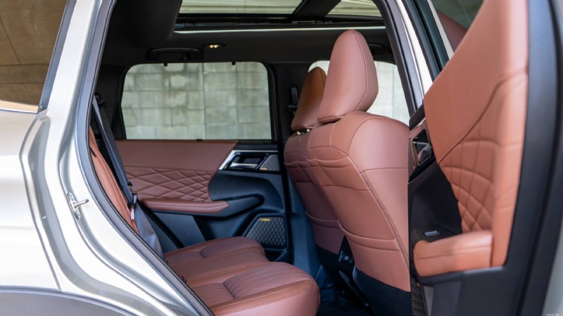 Recensione Mitsubishi Outlander 2026:SUV a tre file lussuoso e pratico per famiglie urbane 
