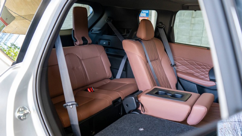 Recensione Mitsubishi Outlander 2026:SUV a tre file lussuoso e pratico per famiglie urbane 
