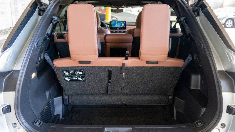 Recensione Mitsubishi Outlander 2026:SUV a tre file lussuoso e pratico per famiglie urbane 