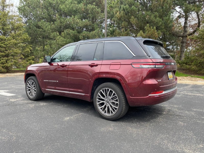 Recensione del Jeep Grand Cherokee Summit 2026:potenza, comfort e prestazioni fuoristrada 