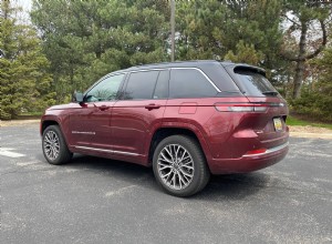 Recensione del Jeep Grand Cherokee Summit 2026:potenza, comfort e prestazioni fuoristrada 