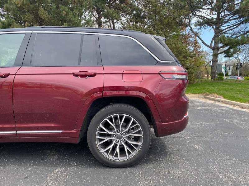 Recensione del Jeep Grand Cherokee Summit 2026:potenza, comfort e prestazioni fuoristrada 
