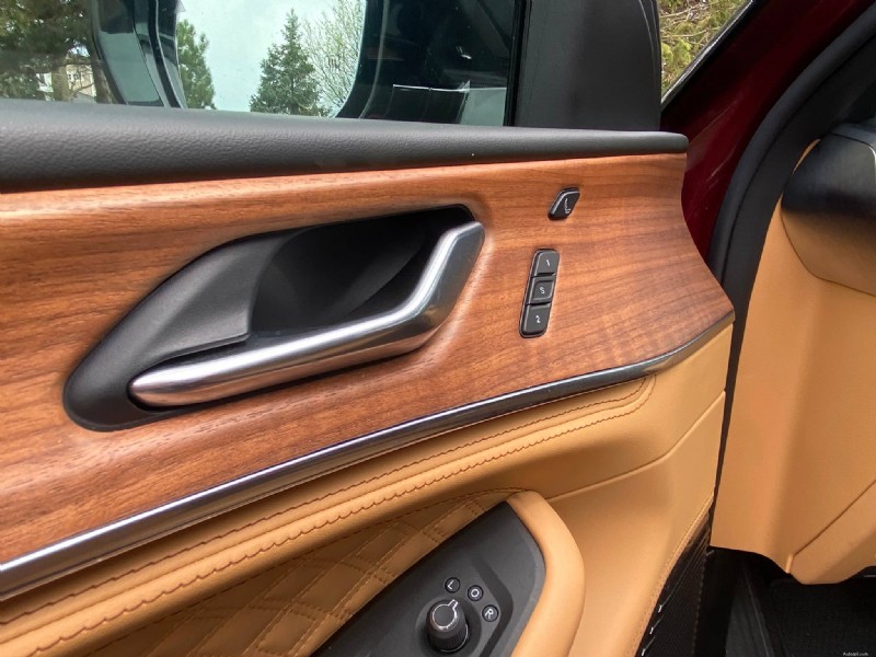 Recensione del Jeep Grand Cherokee Summit 2026:potenza, comfort e prestazioni fuoristrada 