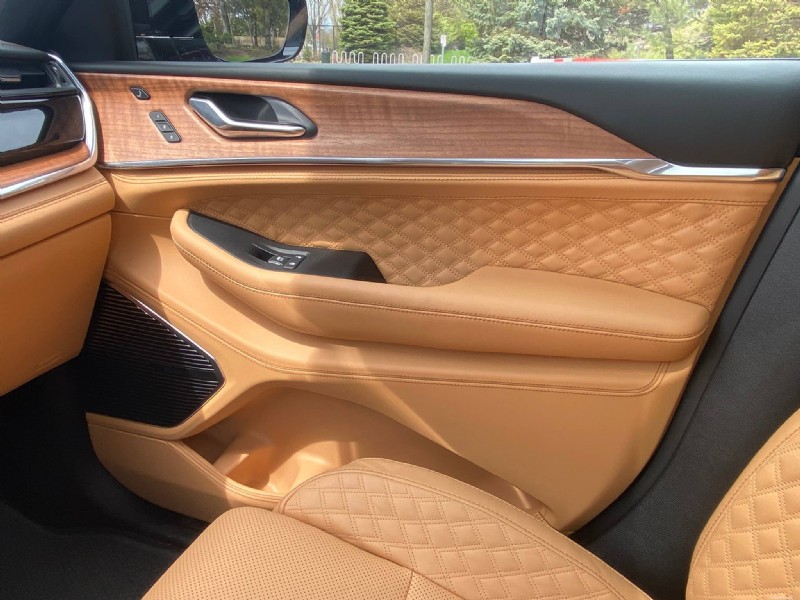 Recensione del Jeep Grand Cherokee Summit 2026:potenza, comfort e prestazioni fuoristrada 