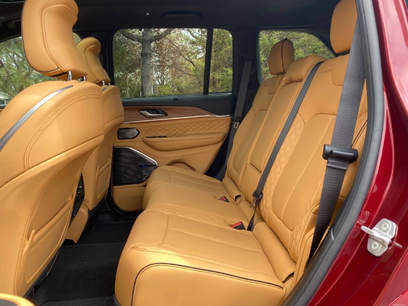 Recensione del Jeep Grand Cherokee Summit 2026:potenza, comfort e prestazioni fuoristrada 