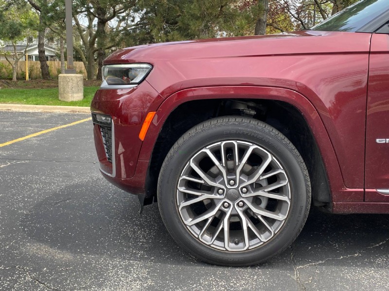 Recensione del Jeep Grand Cherokee Summit 2026:potenza, comfort e prestazioni fuoristrada 
