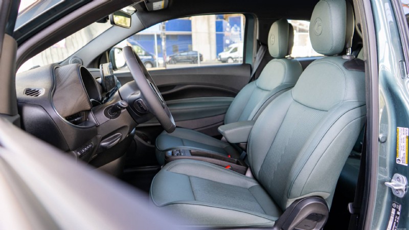 Recensione della Fiat 500e Giorgio Armani del 2025:perché questo veicolo elettrico urbano alla moda si distingue 