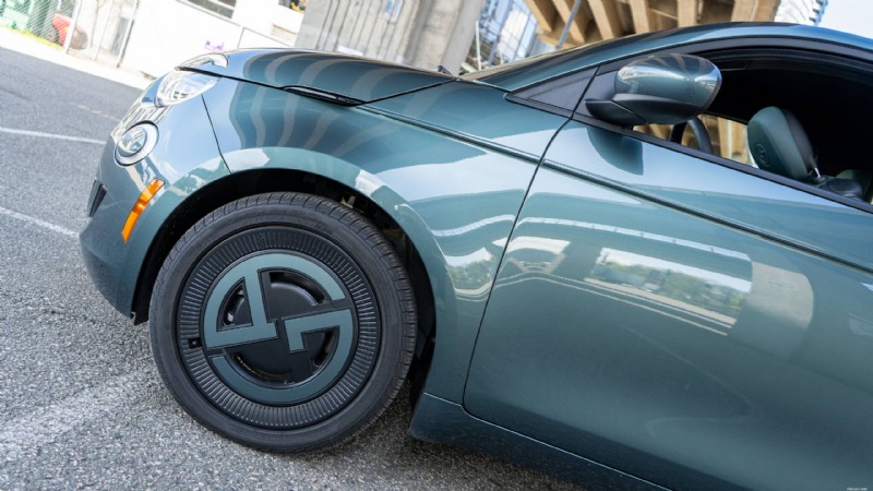Recensione della Fiat 500e Giorgio Armani del 2025:perché questo veicolo elettrico urbano alla moda si distingue 