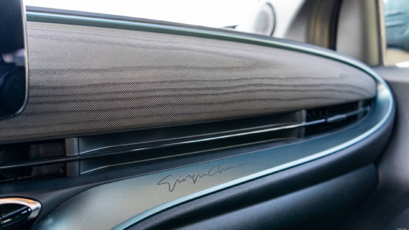 Recensione della Fiat 500e Giorgio Armani del 2025:perché questo veicolo elettrico urbano alla moda si distingue 