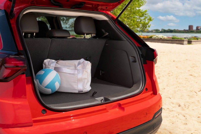 Recensione Chevy Bolt RS del 2027:esperienza di pendolarismo e perché si distingue 