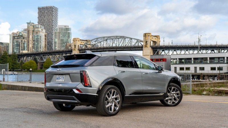 Recensione Cadillac Optiq 2026:un veicolo elettrico compatto di lusso che offre stile, comfort e tecnologia all avanguardia 