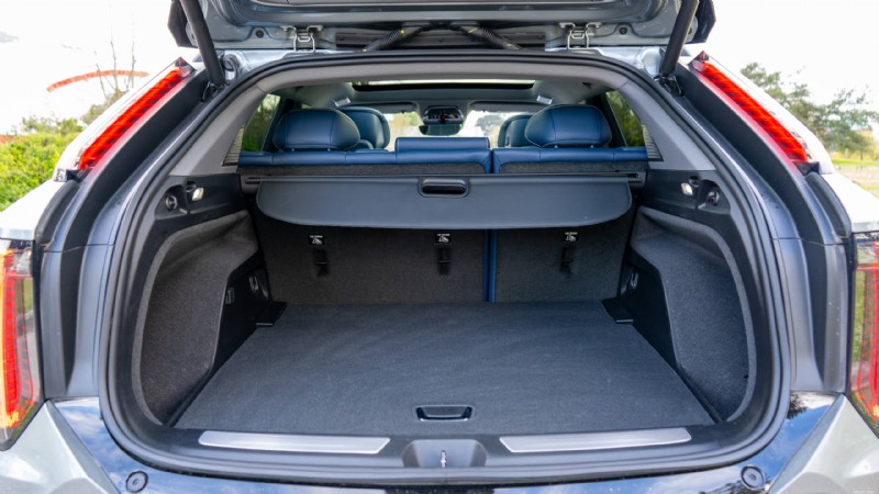 Recensione Cadillac Optiq 2026:un veicolo elettrico compatto di lusso che offre stile, comfort e tecnologia all avanguardia 