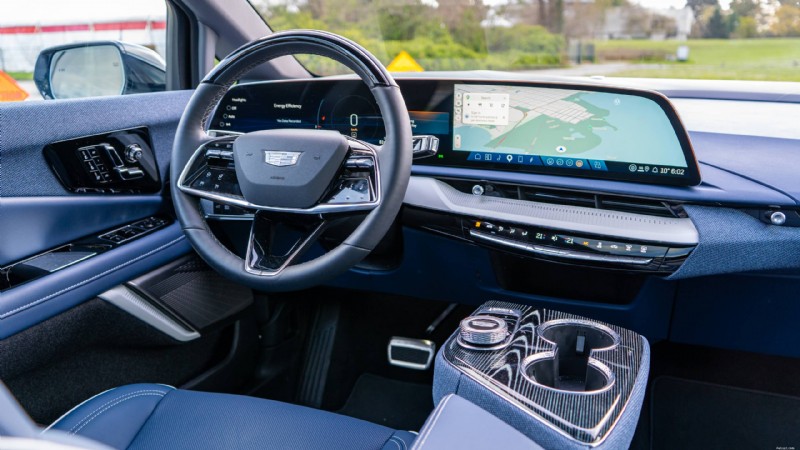 Recensione Cadillac Optiq 2026:un veicolo elettrico compatto di lusso che offre stile, comfort e tecnologia all avanguardia 