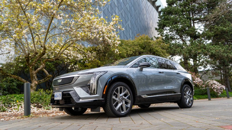 Recensione Cadillac Optiq 2026:un veicolo elettrico compatto di lusso che offre stile, comfort e tecnologia all avanguardia 