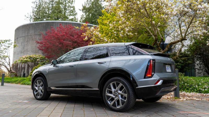 Recensione Cadillac Optiq 2026:un veicolo elettrico compatto di lusso che offre stile, comfort e tecnologia all avanguardia 