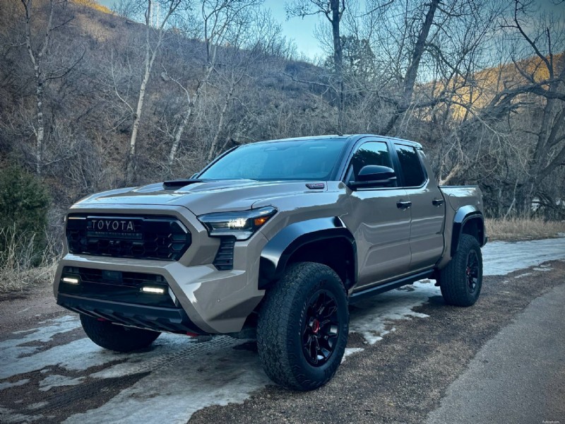 Perché la Toyota Tacoma TRD del 2026 supera la Trailhunter:5 vantaggi chiave 