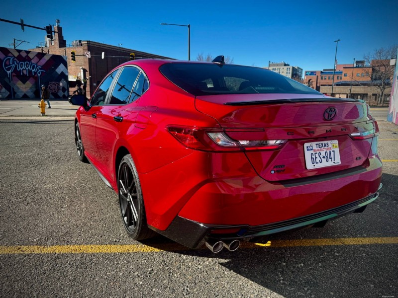Toyota Camry Nightshade 2026:la berlina familiare Premier 