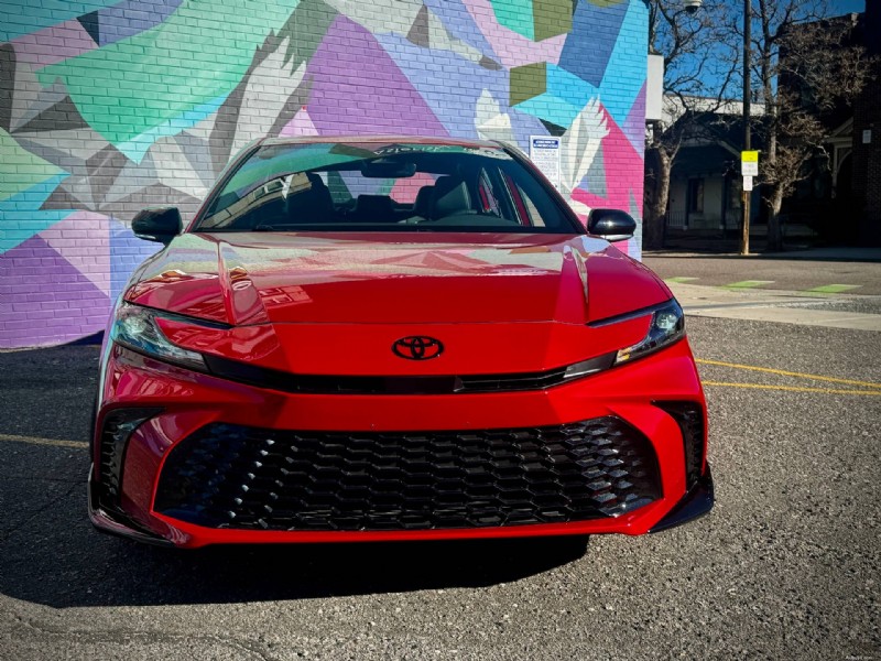 Toyota Camry Nightshade 2026:la berlina familiare Premier 