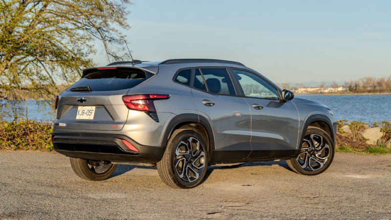 Chevrolet Trax 2026 vs Nissan Kicks:un confronto imparziale e approfondito tra due SUV compatti 
