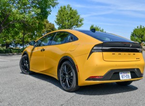 Toyota presenta la Prius 2026:design rinnovato, opzioni di colore ed efficienza nei consumi senza pari 