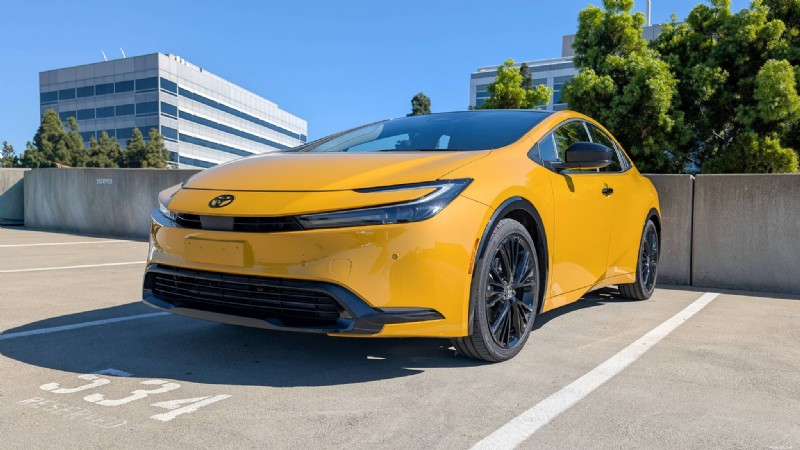 Toyota presenta la Prius 2026:design rinnovato, opzioni di colore ed efficienza nei consumi senza pari 