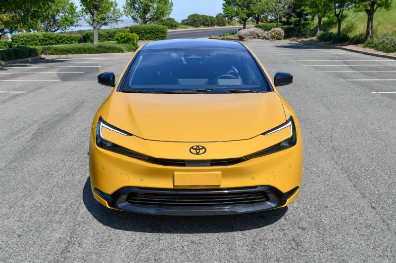 Toyota presenta la Prius 2026:design rinnovato, opzioni di colore ed efficienza nei consumi senza pari 