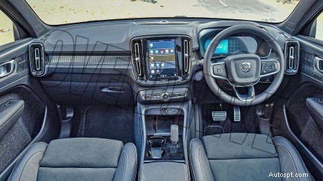 Interni standard della Volvo XC40 Recharge 2022:design e caratteristiche premium 