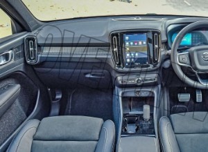 Interni standard della Volvo XC40 Recharge 2022:design e caratteristiche premium 