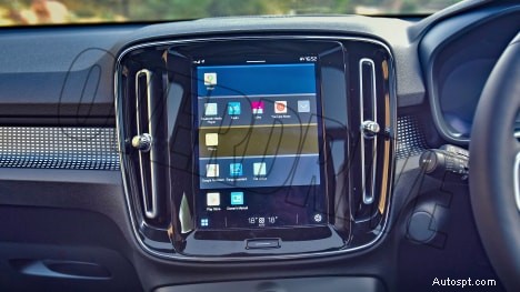Interni standard della Volvo XC40 Recharge 2022:design e caratteristiche premium 
