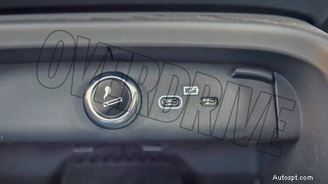 Interni standard della Volvo XC40 Recharge 2022:design e caratteristiche premium 