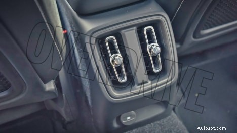 Interni standard della Volvo XC40 Recharge 2022:design e caratteristiche premium 