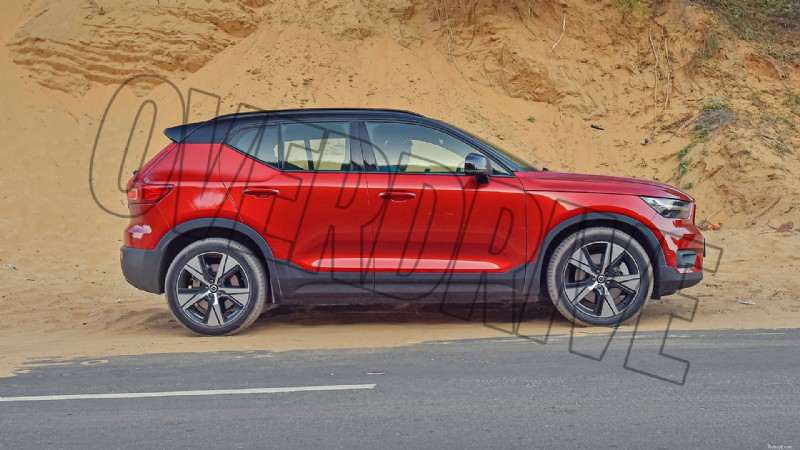 Volvo XC40 Recharge Standard 2022 – Panoramica degli esterni 