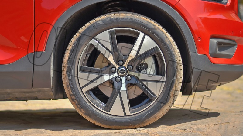 Volvo XC40 Recharge Standard 2022 – Panoramica degli esterni 