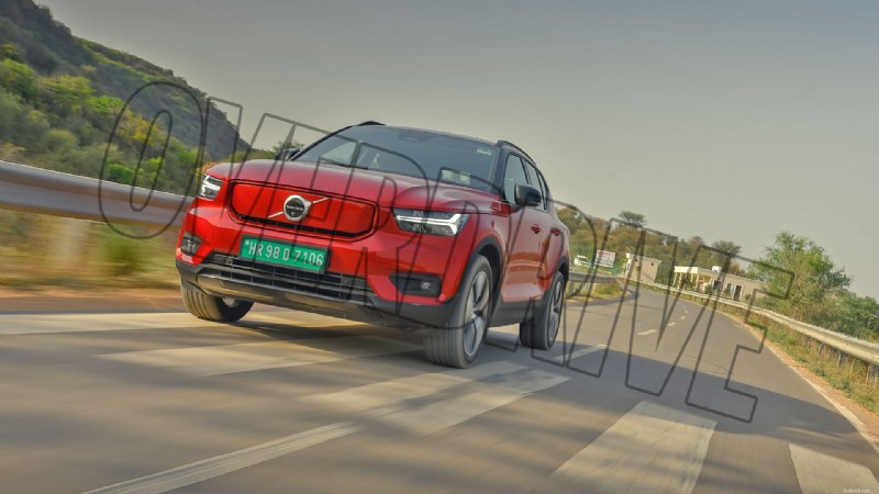 Volvo XC40 Recharge Standard 2022 – Panoramica degli esterni 