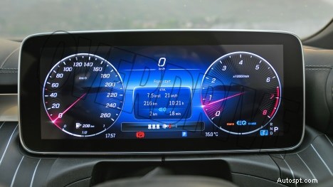 Interni Mercedes‑Benz Classe C C200 2022:lusso, comfort e design all avanguardia 