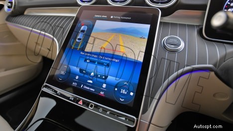 Interni Mercedes‑Benz Classe C C200 2022:lusso, comfort e design all avanguardia 