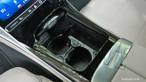 Interni Mercedes‑Benz Classe C C200 2022:lusso, comfort e design all avanguardia 