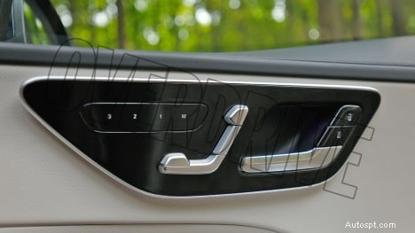 Interni Mercedes‑Benz Classe C C200 2022:lusso, comfort e design all avanguardia 