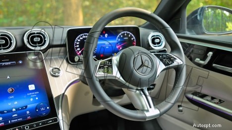 Interni Mercedes‑Benz Classe C C200 2022:lusso, comfort e design all avanguardia 