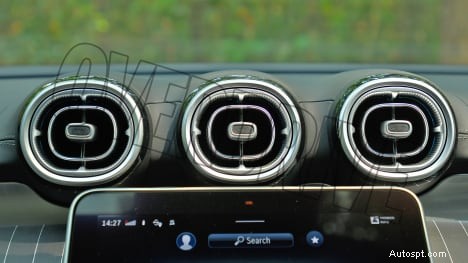 Interni Mercedes‑Benz Classe C C200 2022:lusso, comfort e design all avanguardia 
