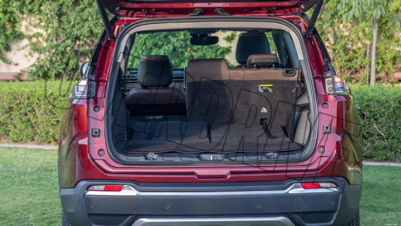 All interno della Jeep Meridian Limited 2022:caratteristiche di lusso e comfort 