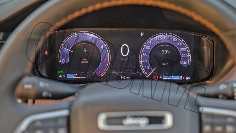 All interno della Jeep Meridian Limited 2022:caratteristiche di lusso e comfort 