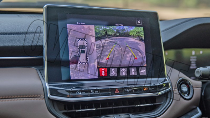 All interno della Jeep Meridian Limited 2022:caratteristiche di lusso e comfort 