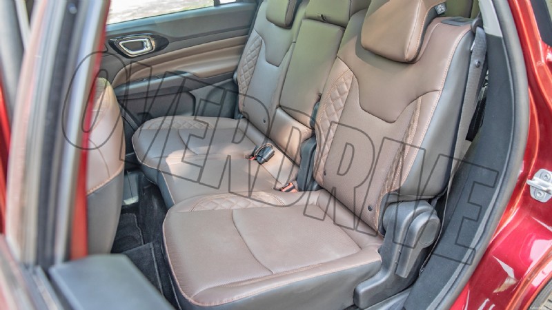 All interno della Jeep Meridian Limited 2022:caratteristiche di lusso e comfort 